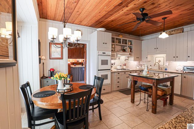 2074 Natchez Ln, Paducah, KY 42001