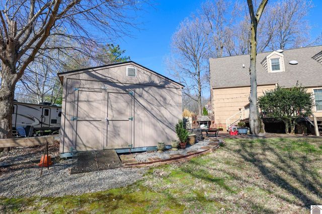 2074 Natchez Ln, Paducah, KY 42001