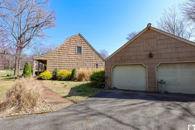 2074 Natchez Ln, Paducah, KY 42001