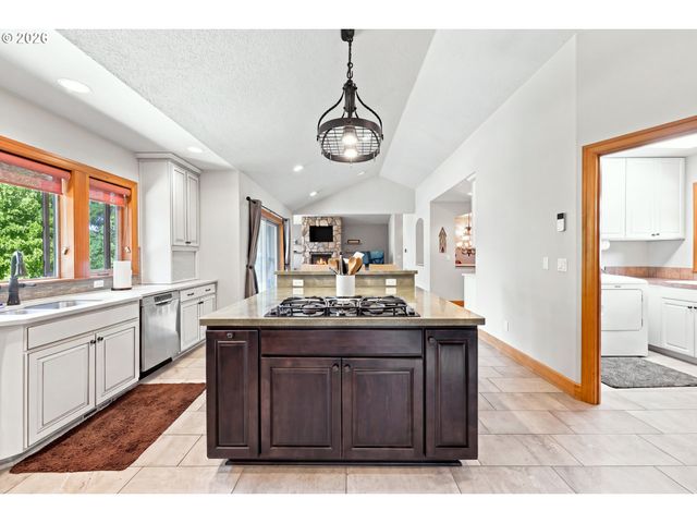 8443 Se ORIENT Dr, Gresham, OR 97080