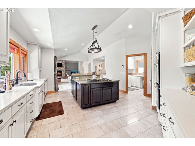 8443 Se ORIENT Dr, Gresham, OR 97080