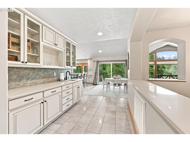 8443 Se ORIENT Dr, Gresham, OR 97080