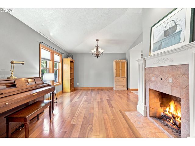 8443 Se ORIENT Dr, Gresham, OR 97080