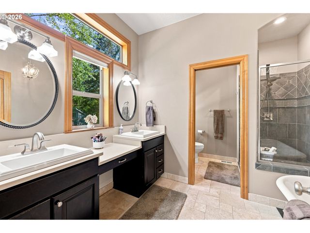 8443 Se ORIENT Dr, Gresham, OR 97080
