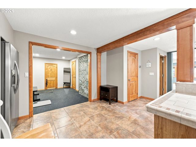 8443 Se ORIENT Dr, Gresham, OR 97080