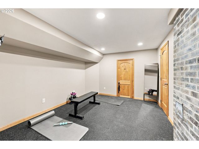 8443 Se ORIENT Dr, Gresham, OR 97080