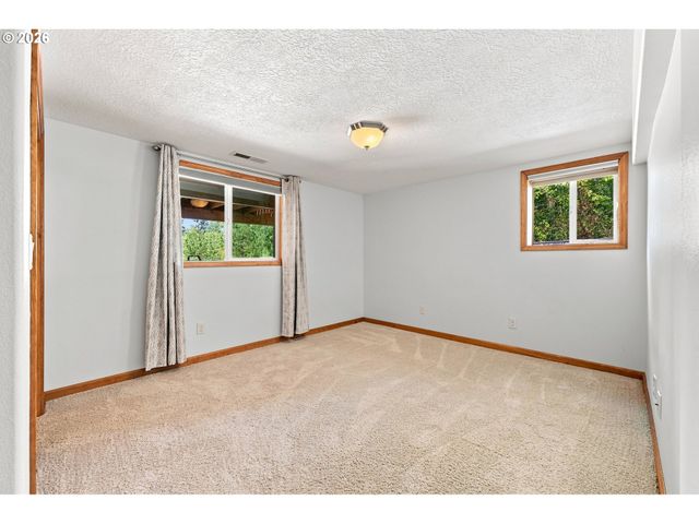 8443 Se ORIENT Dr, Gresham, OR 97080