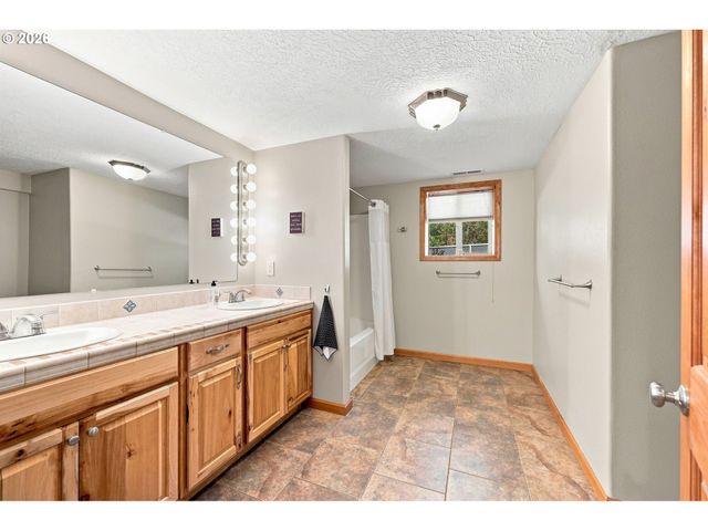 8443 Se ORIENT Dr, Gresham, OR 97080