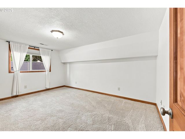 8443 Se ORIENT Dr, Gresham, OR 97080