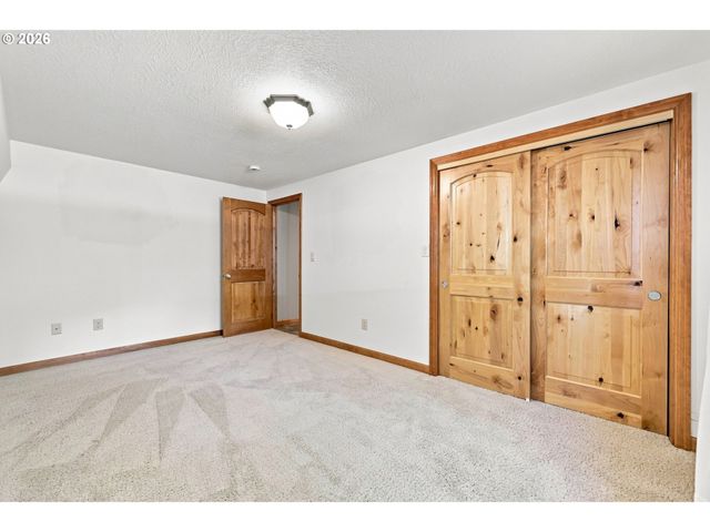 8443 Se ORIENT Dr, Gresham, OR 97080