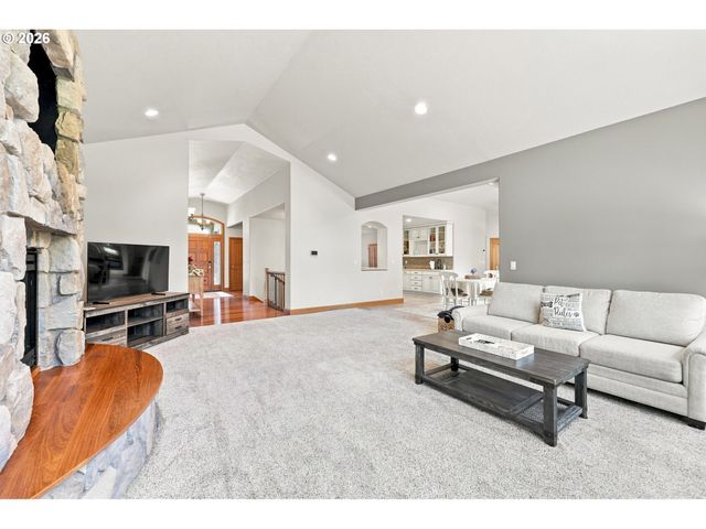 8443 Se ORIENT Dr, Gresham, OR 97080