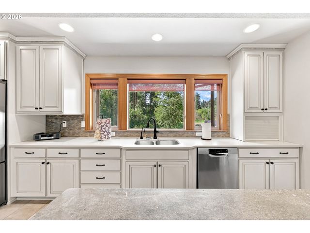 8443 Se ORIENT Dr, Gresham, OR 97080