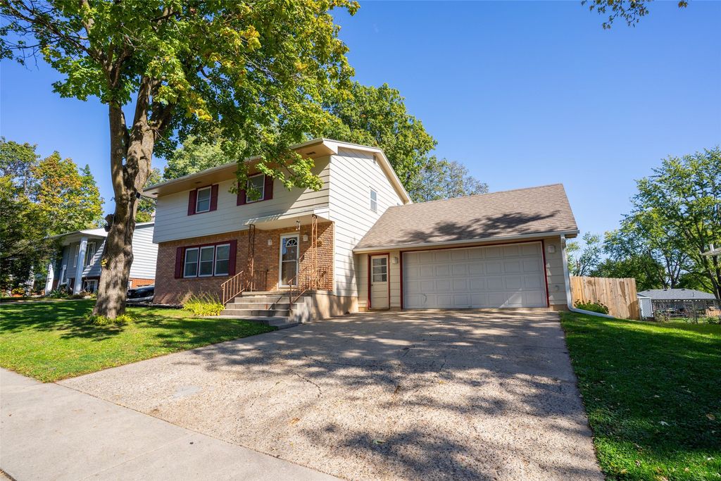 710 John Clinton Drive, Carlisle, IA 50047