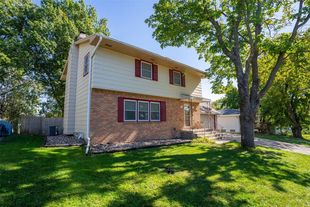 710 John Clinton Drive, Carlisle, IA 50047