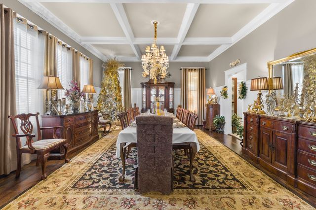 564 E Main St, Jackson, TN 38301