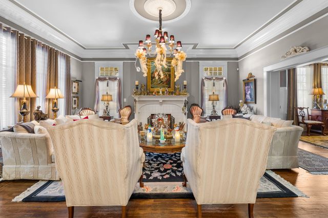 564 E Main St, Jackson, TN 38301