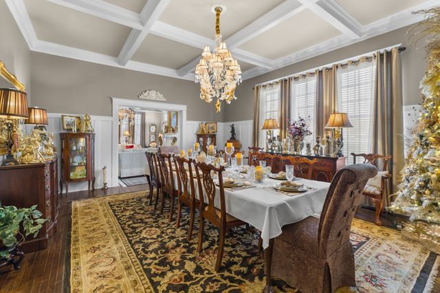 564 E Main St, Jackson, TN 38301