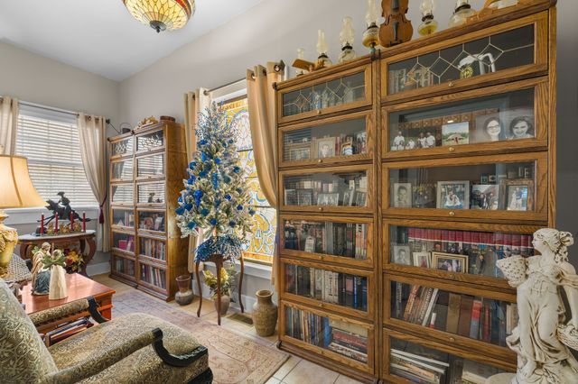 564 E Main St, Jackson, TN 38301