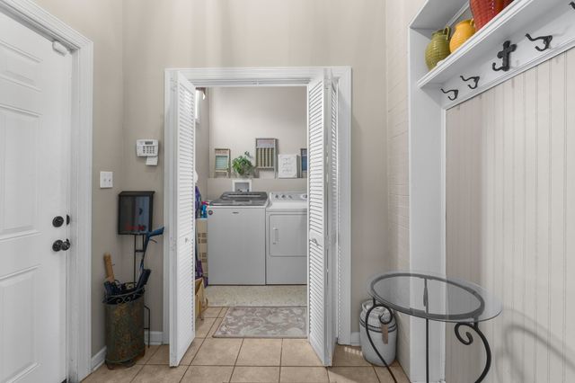 564 E Main St, Jackson, TN 38301