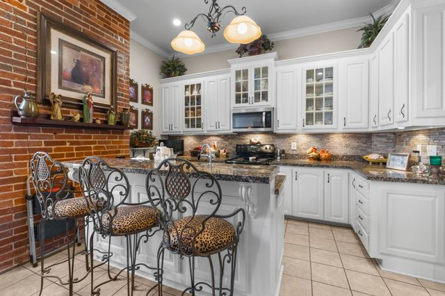 564 E Main St, Jackson, TN 38301