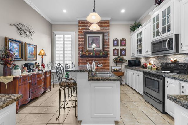 564 E Main St, Jackson, TN 38301