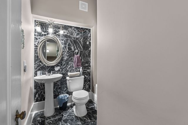 564 E Main St, Jackson, TN 38301