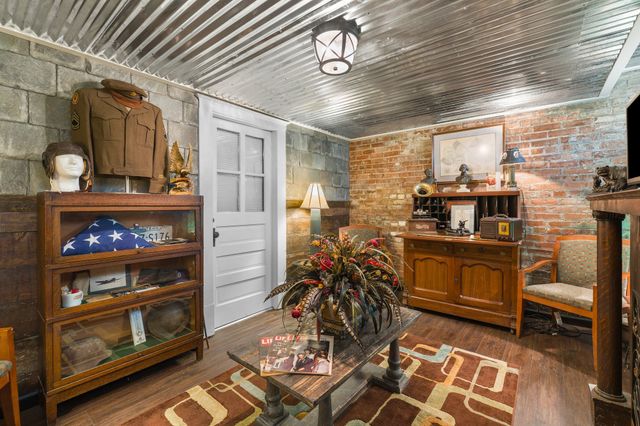 564 E Main St, Jackson, TN 38301