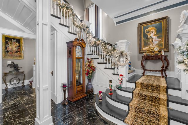 564 E Main St, Jackson, TN 38301