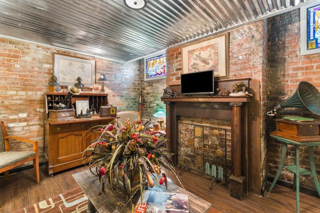 564 E Main St, Jackson, TN 38301