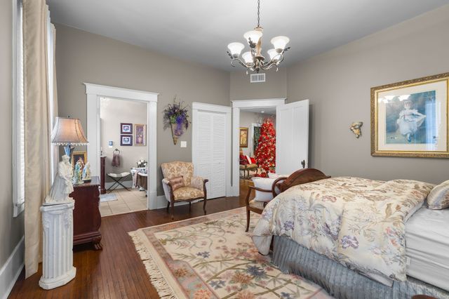 564 E Main St, Jackson, TN 38301