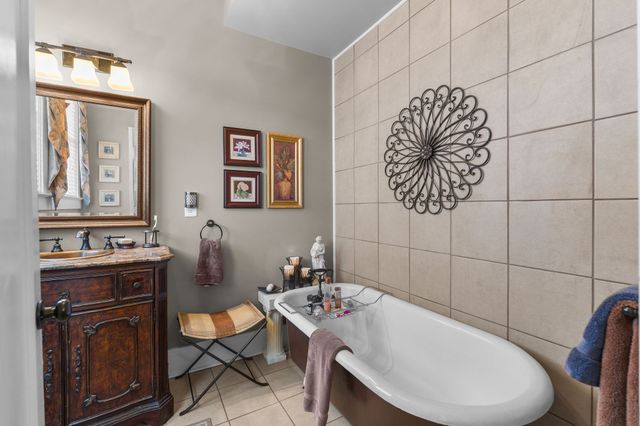 564 E Main St, Jackson, TN 38301