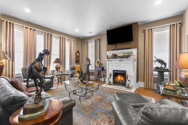 564 E Main St, Jackson, TN 38301