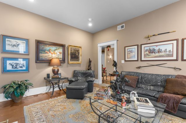 564 E Main St, Jackson, TN 38301