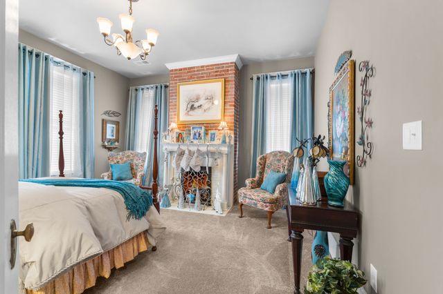 564 E Main St, Jackson, TN 38301