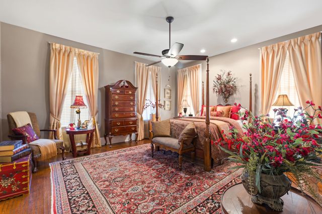 564 E Main St, Jackson, TN 38301