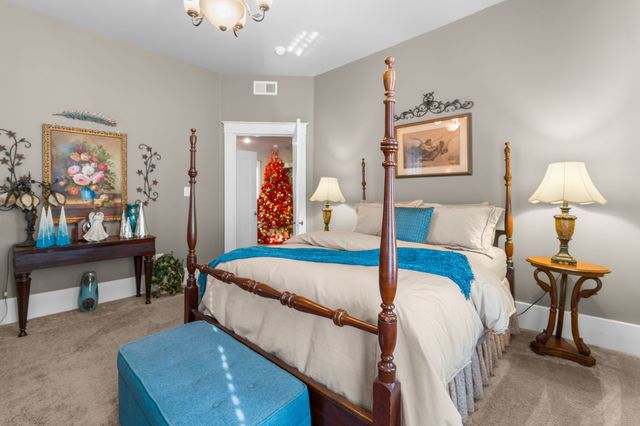 564 E Main St, Jackson, TN 38301