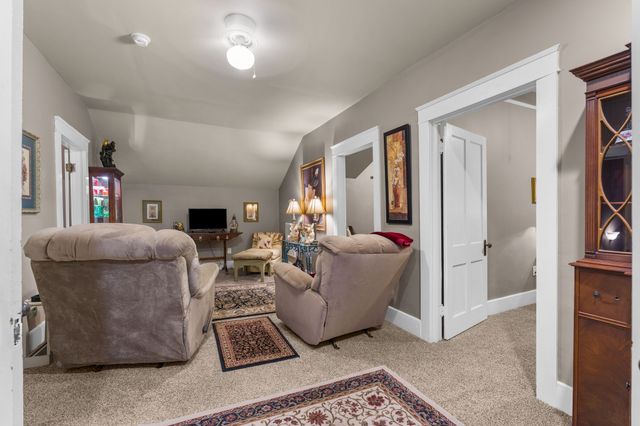 564 E Main St, Jackson, TN 38301