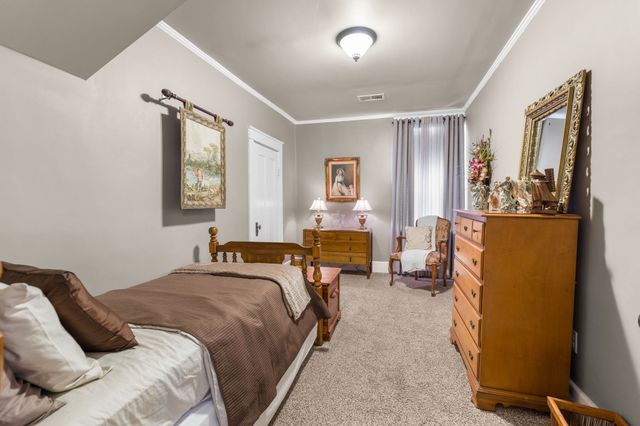 564 E Main St, Jackson, TN 38301