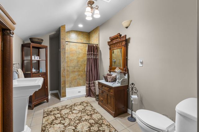 564 E Main St, Jackson, TN 38301