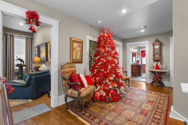 564 E Main St, Jackson, TN 38301