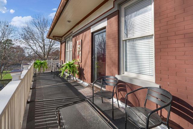 564 E Main St, Jackson, TN 38301