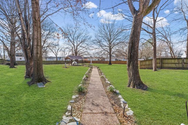 564 E Main St, Jackson, TN 38301