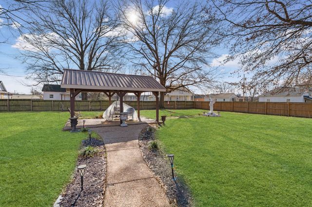 564 E Main St, Jackson, TN 38301