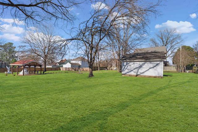 564 E Main St, Jackson, TN 38301