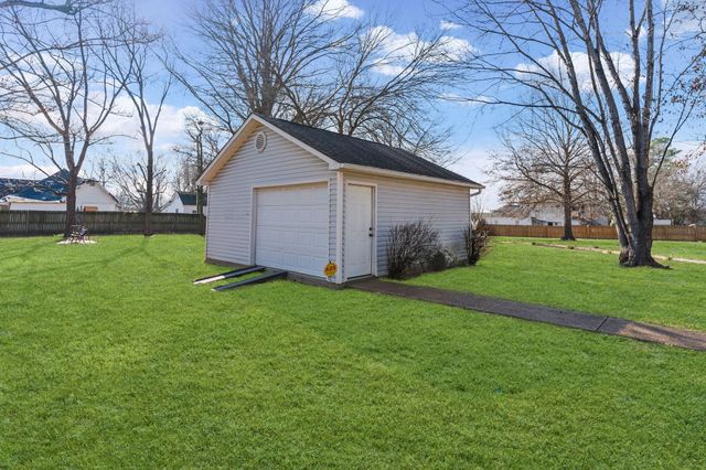 564 E Main St, Jackson, TN 38301