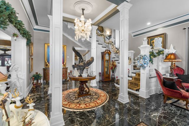 564 E Main St, Jackson, TN 38301