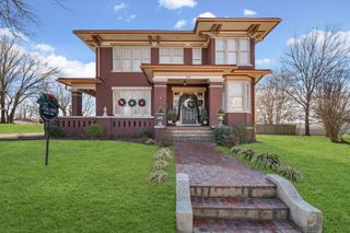 564 E Main St, Jackson, TN 38301