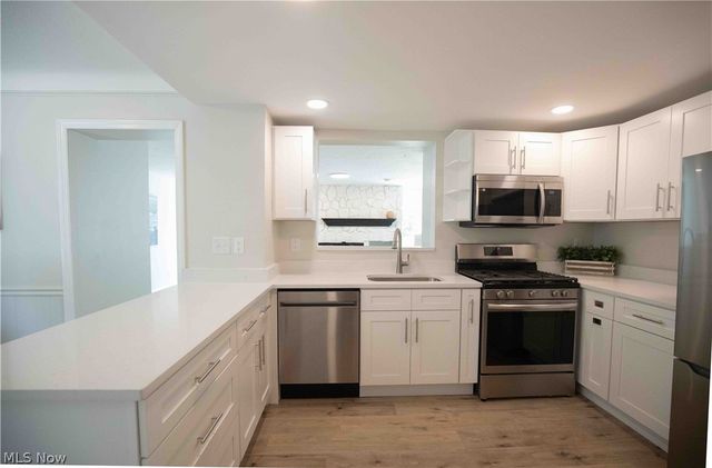 1766 Longwood Drive, Mayfield Heights, OH 44124