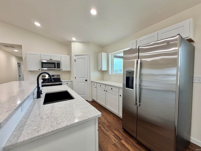 1380 N 1375 w, Linton, IN 47441