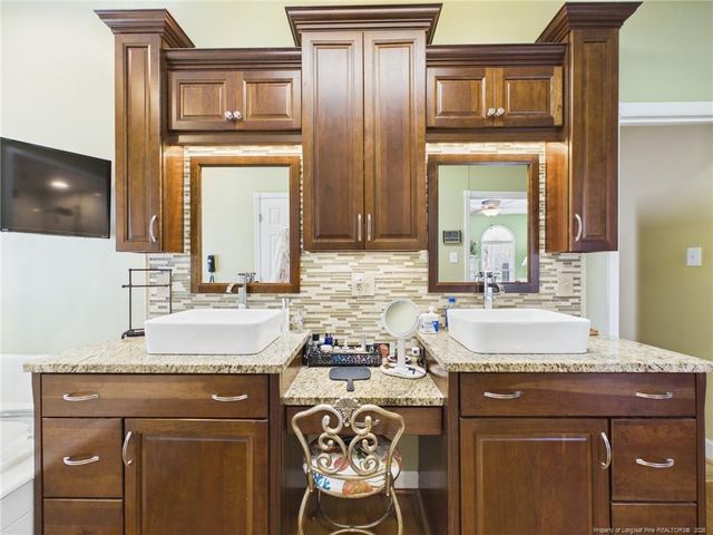 843 Three Wood Drive, Fayetteville, NC 28312
